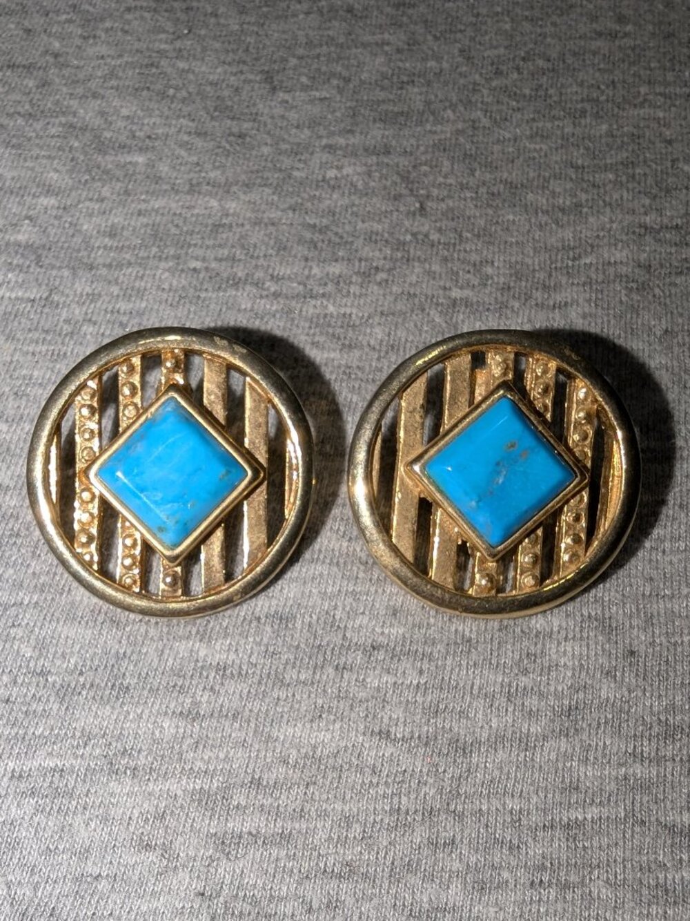 $3 with Bundle ~ Vintage Gold Tone Round Stud Earrings Turquoise Color 6841
